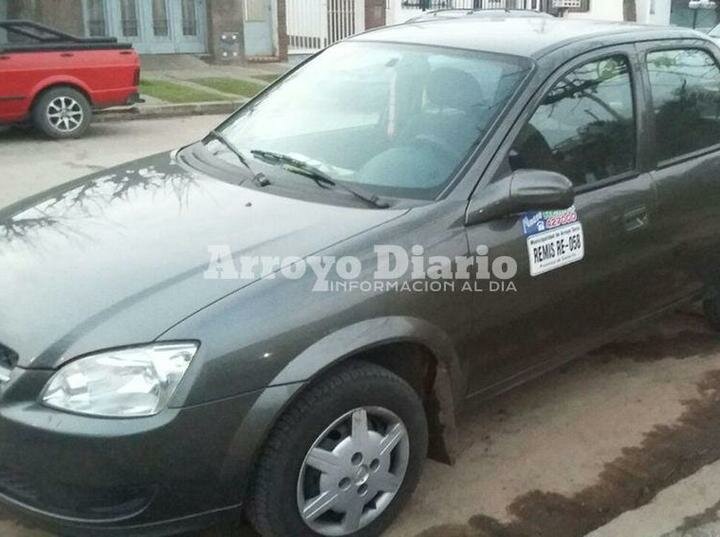 Hallazgo del auto. Los ladrones dejaron abandonado al remis en la zona de 3 de Febrero y San Nicol?s en Rosario.