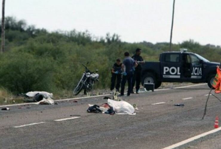 Imagen de Se acostaron a dormir a la vera de la ruta, los atropell? un auto y murieron