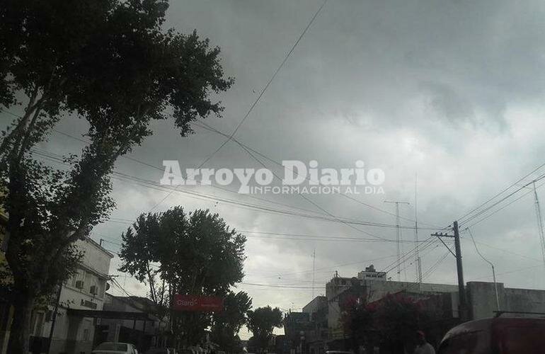 Ya anunciaba agua. El cielo comenz? a oscurecerse cerca de las 12 del mediod?a.