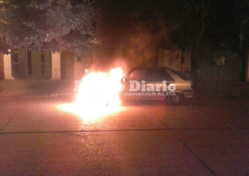 Otro incendio de veh?culo. En lo que va de las ?ltimas semanas, al menos, unos cinco rodados sufrieron incendio con p?rdidas de consideraci?n.