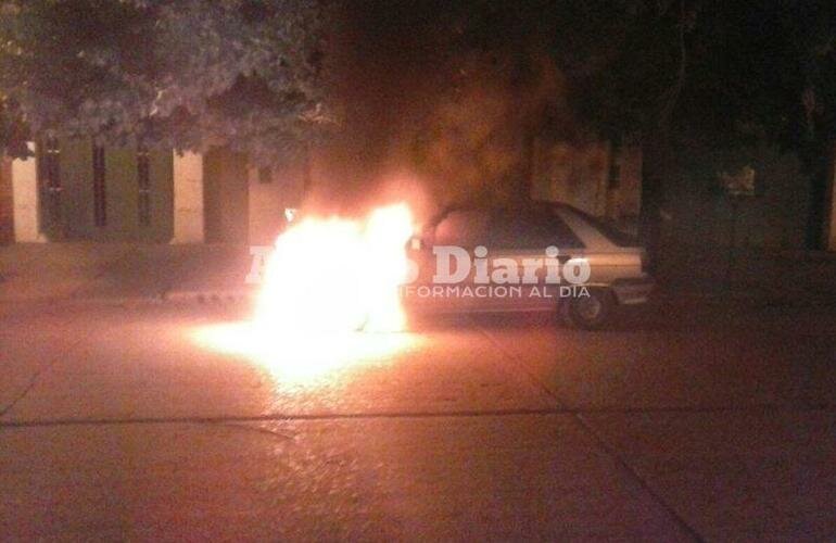 Otro incendio de veh?culo. En lo que va de las ?ltimas semanas, al menos, unos cinco rodados sufrieron incendio con p?rdidas de consideraci?n.