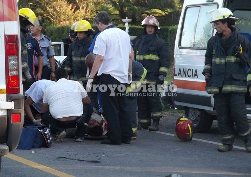 Accidente. Entre una de las salidas, debieron presentarse en Ruta 21 (General Lagos) por un choque m?ltiple en cercan?as al sem?foro de L. de la Torre y Quilici.