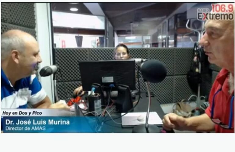 En la radio. Jos? Luis Murina en los estudios de Radio Extremo 106.9