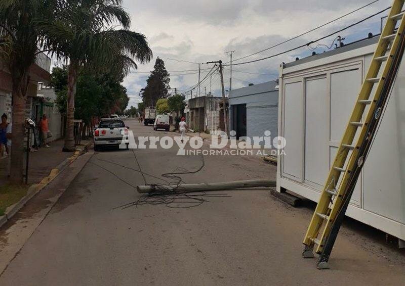 Cerca de las 11. Protecci?n Civil y Telecom en 3 de Febrero al 1200.