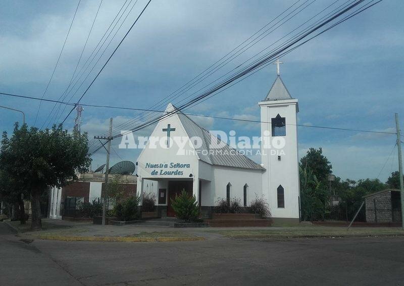 En la capilla. La capilla de Lourdes est? ubicada en la intersecci?n de Humberto Primo e Infante.