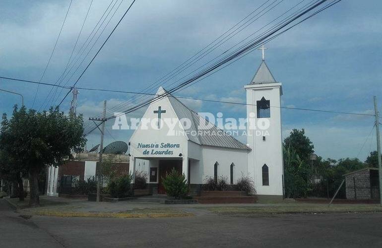 En la capilla. La capilla de Lourdes est? ubicada en la intersecci?n de Humberto Primo e Infante.