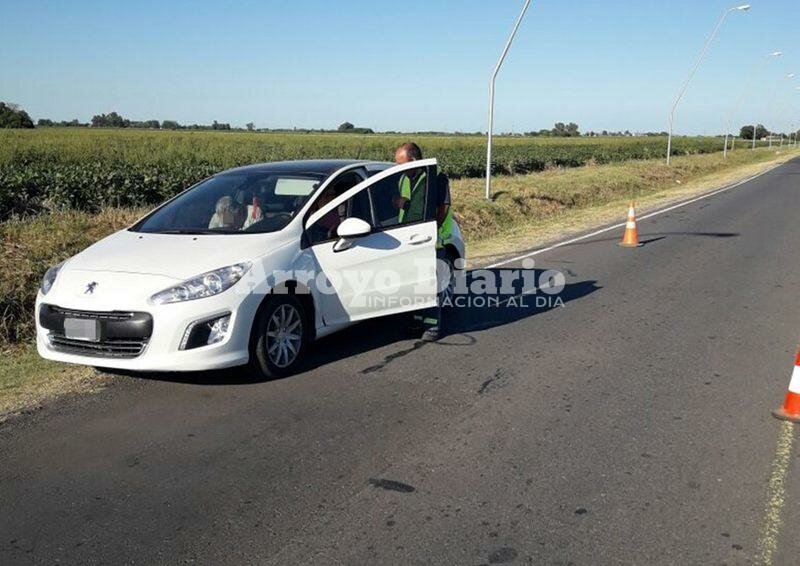 Imagen de Tr?nsito y Comando en el acceso a la autopista