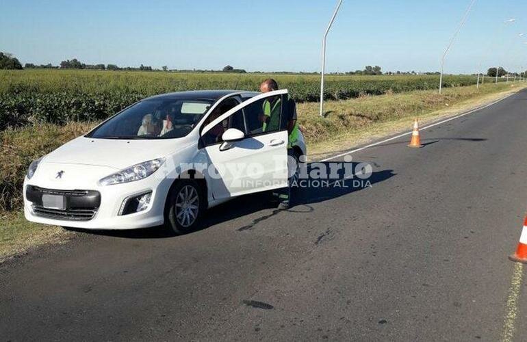 Imagen de Tr?nsito y Comando en el acceso a la autopista