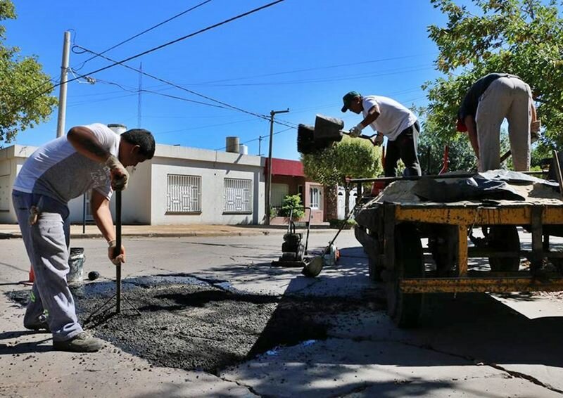 Trabajando en el lugar. Los empleados de Obras P?blicas desempe?ando las tareas encomendadas. Foto: Municipalidad de Arroyo Seco FB