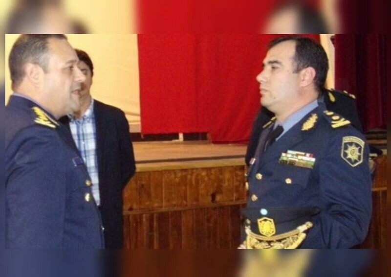 En la foto. Cuando el ex jefe de la Polic?a santafesina Luis Bruschi (izquierda) pon?a en funciones a Bengoechea en Coronda. Foto: enfoqueregional.com.ar