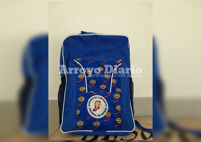 En la previa del inicio del ciclo lectivo. El a?o pasado entregaron 245 combos de mochilas y ?tiles; este a?o piensan superar ese n?mero.