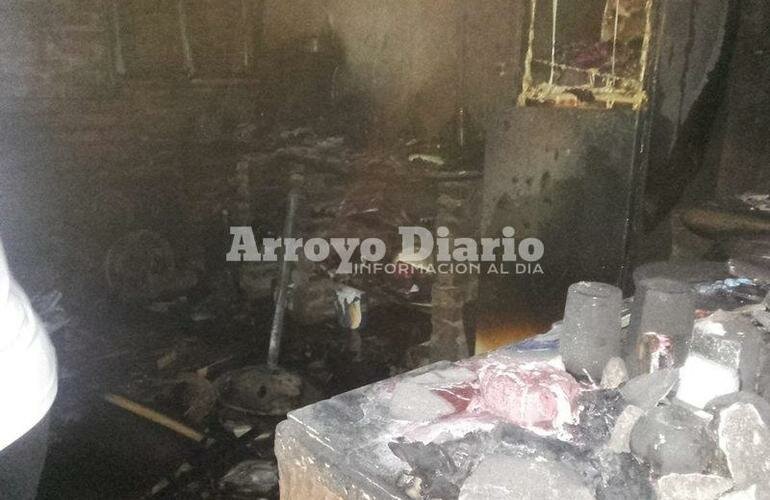 Desolaci?n y tristeza. La imagen que muestra parte del siniestro en la vivienda incendiada