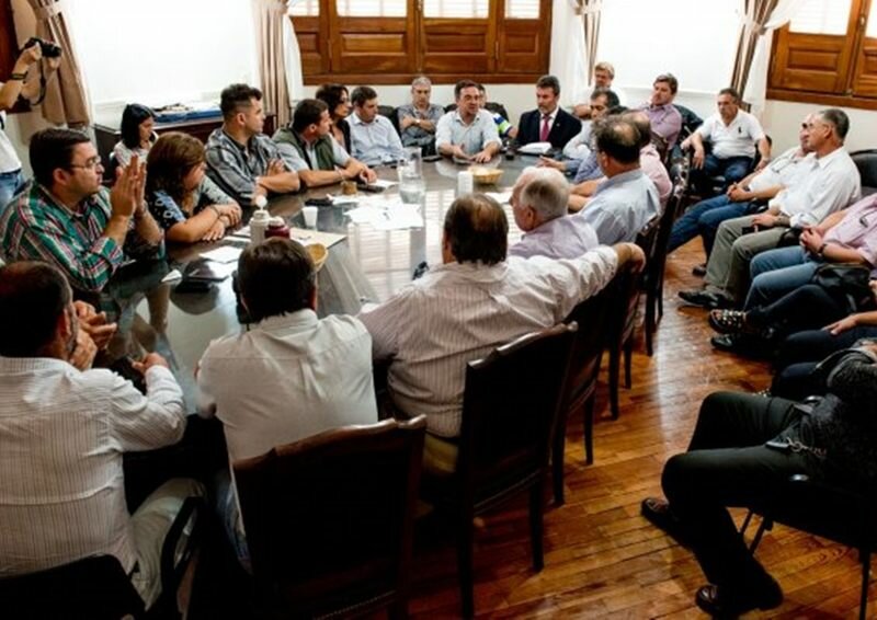 Medida de fuerza. En la reuni?n no hubo mejora de propuesta y se confirm? el paro municipal.