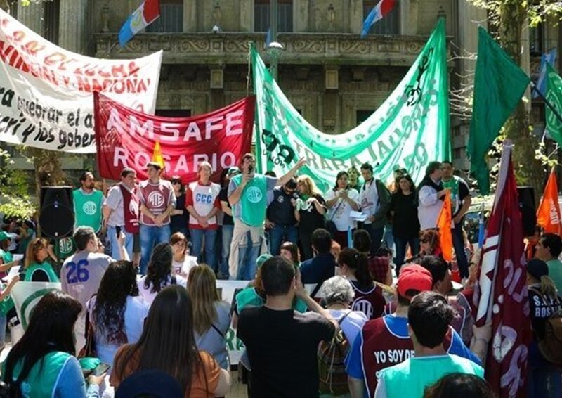 Docentes y estatales rechazan la oferta salarial del gobierno. Foto: Rosario3.com/archivo