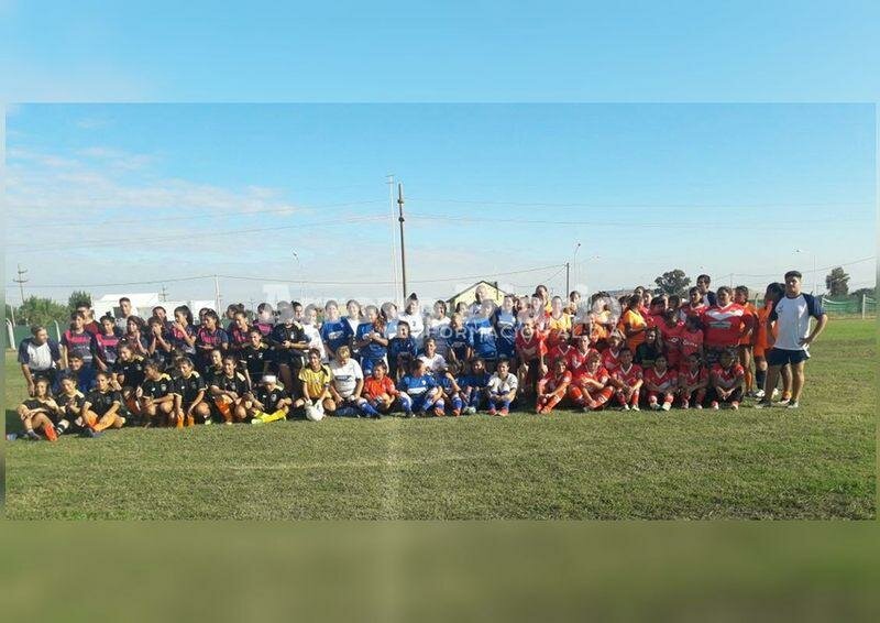 Imagen de Fighiera presente en torneo de f?tbol femenino