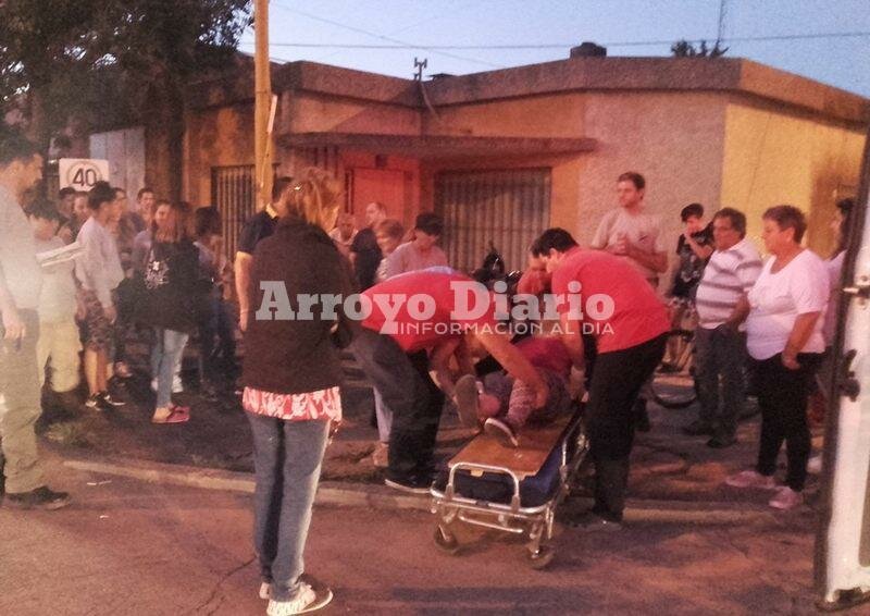 La se?ora se movilizaba en una bicicleta color gris con canasto.