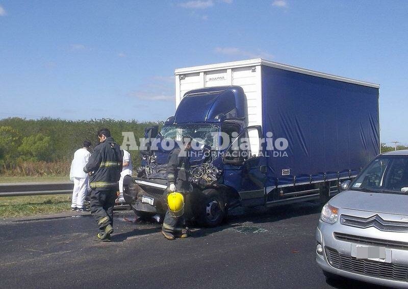 Imagen de Tres veh?culos colisionaron sobre autopista