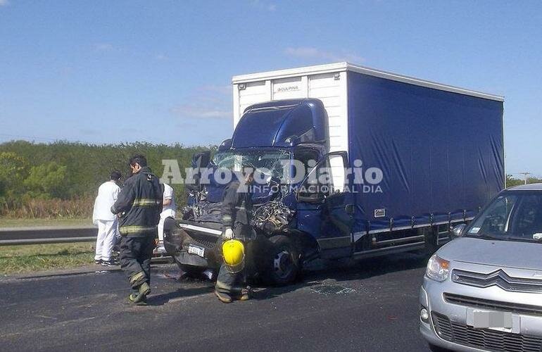 Imagen de Tres veh?culos colisionaron sobre autopista