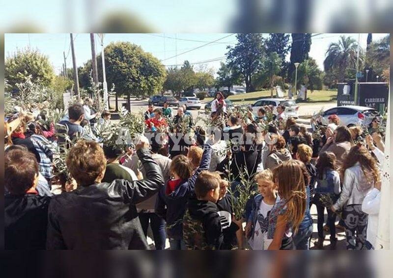 Imagen de Con la bendici?n de los olivos, Fighiera inici? su agenda de Semana Santa