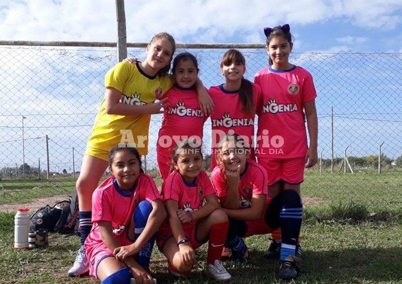 Imagen de El f?tbol femenino infantil uni? a Fighiera con Pav?n