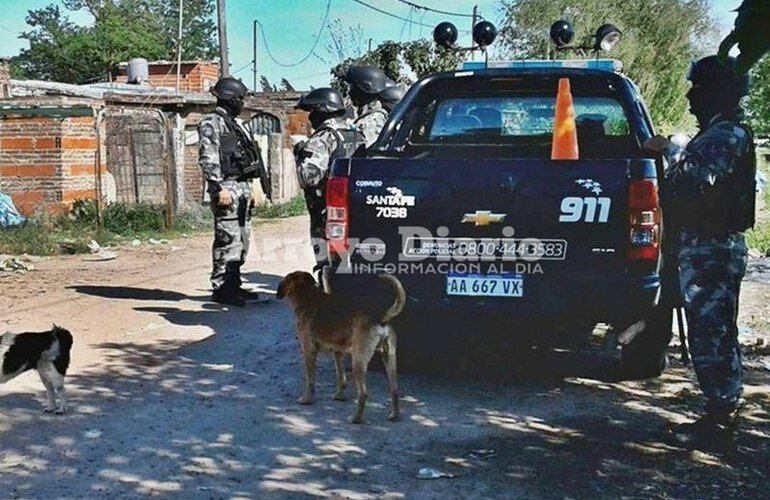 Imagen de uno de los allanamientos realizados en el barrio el 20 de octubre de 2017 a pocos d?as de registrado el homicidio. Foto: Archivo AD.