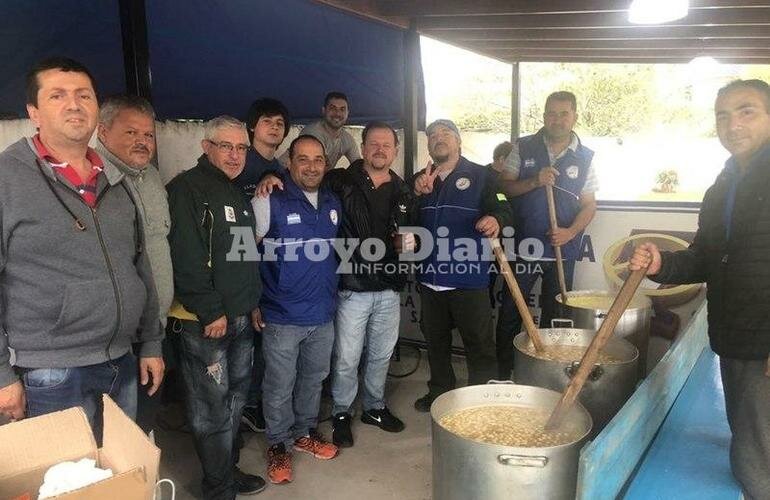 Imagen de Camioneros reparti? m?s de 20 mil raciones de locro a lo largo y ancho de la provincia