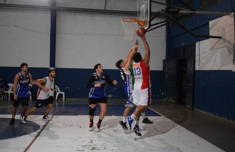 Imagen de B?squet: Triunfo de Athletic frente a Universitario de Rosario