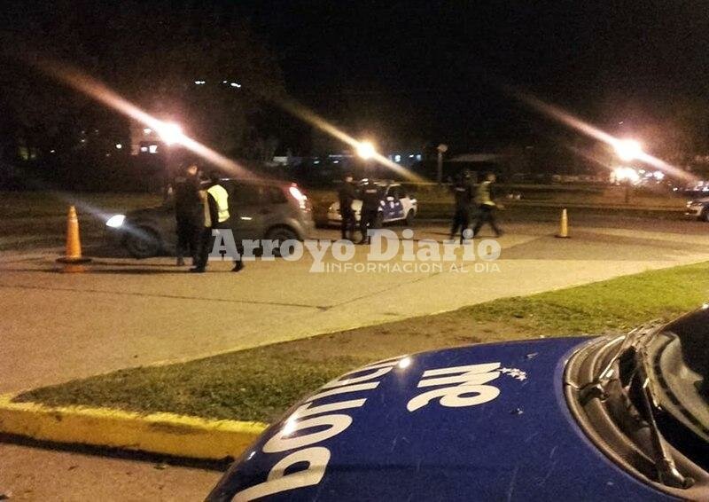 Presencia y acci?n. Inspectores y agentes policiales trabajando esta noche en conjunto.