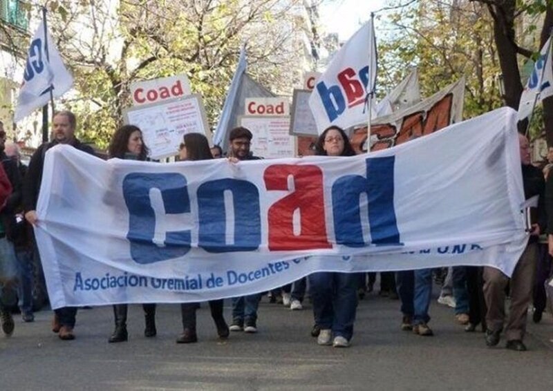 Imagen de Docentes de la UNR marchan y paran desde este martes a la tarde