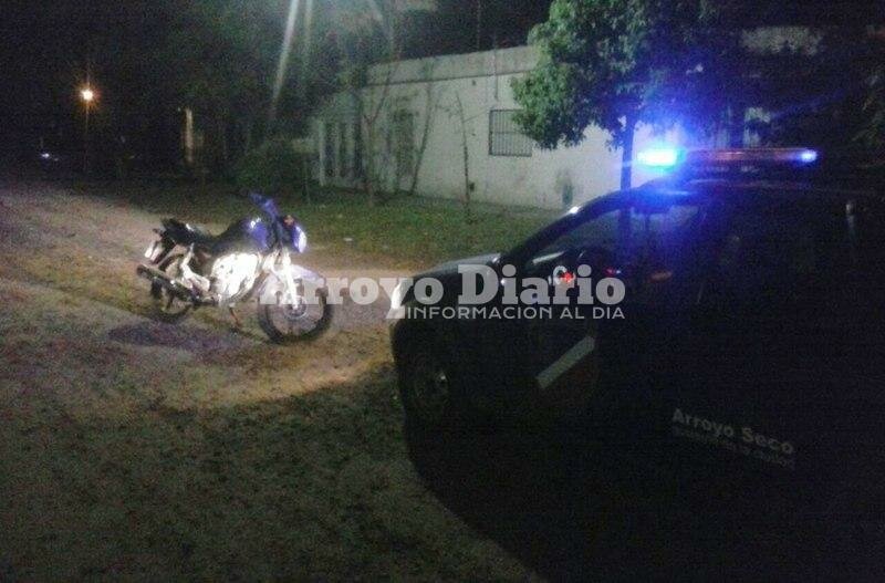 Imagen de Dejan moto abandonada y se dan a la fuga