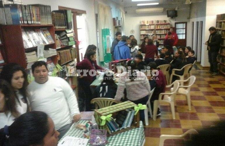 Imagen de La EETP N? 650 organiz? un Pic ?– Nic Literio en la Biblio