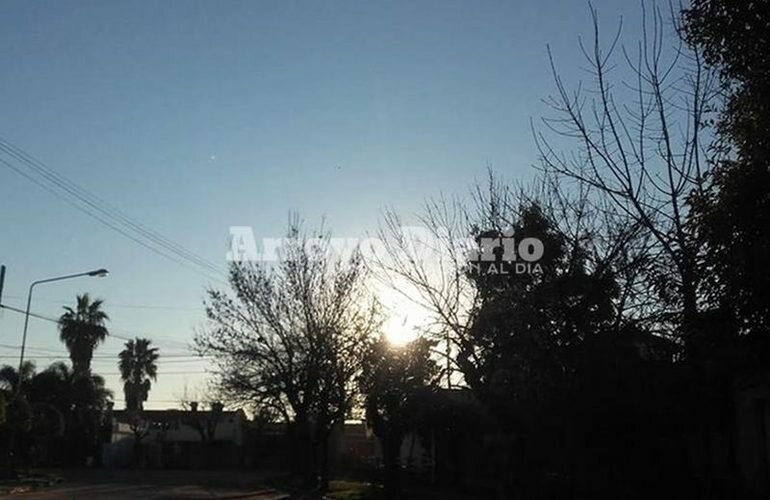 Imagen de Pron?stico de lluvia con cielo despejado