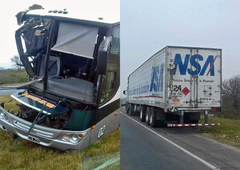 Imagen de Un micro choc? contra un cami?n en autopista a Santa Fe