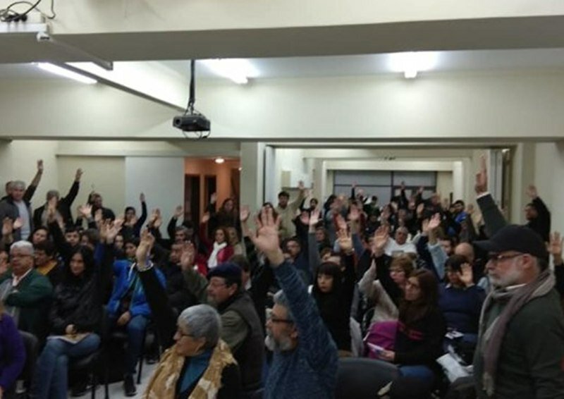 Los docentes se manifestaron esta tarde frente al Ministerio de Educaci?n de la Naci?n. Foto: Conadu