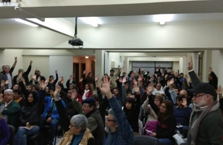 Los docentes se manifestaron esta tarde frente al Ministerio de Educaci?n de la Naci?n. Foto: Conadu