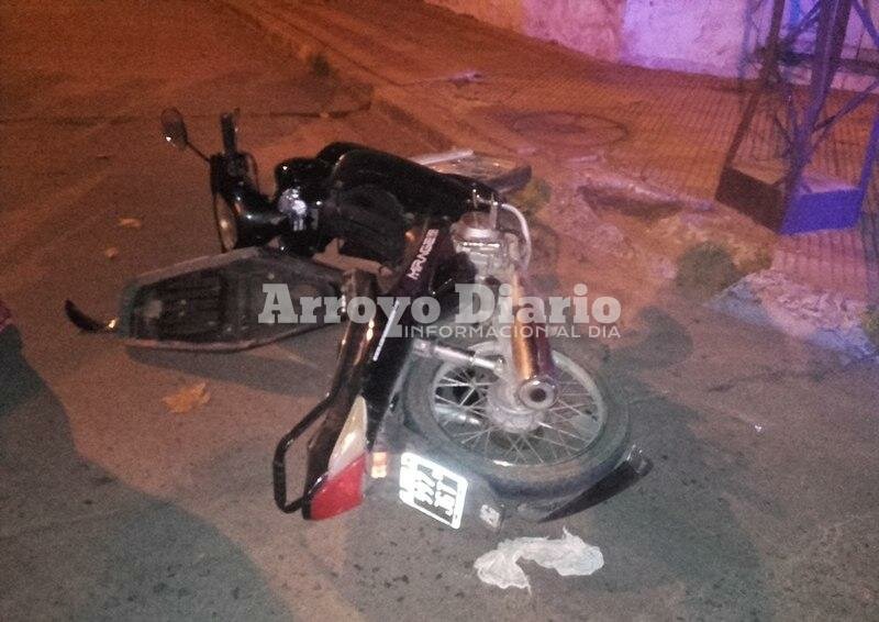 A la 27. La motocicleta iba a ser trasladada por agentes policiales a la comisar?a.