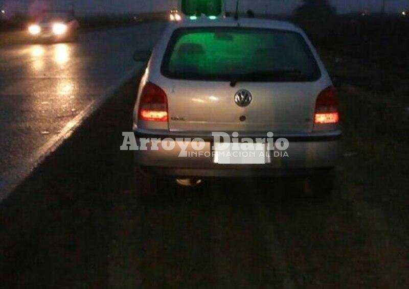 A metros de su auto. El hombre hallado sin vida, estaba tendido sobre la banquina a unos pocos metros de su coche.