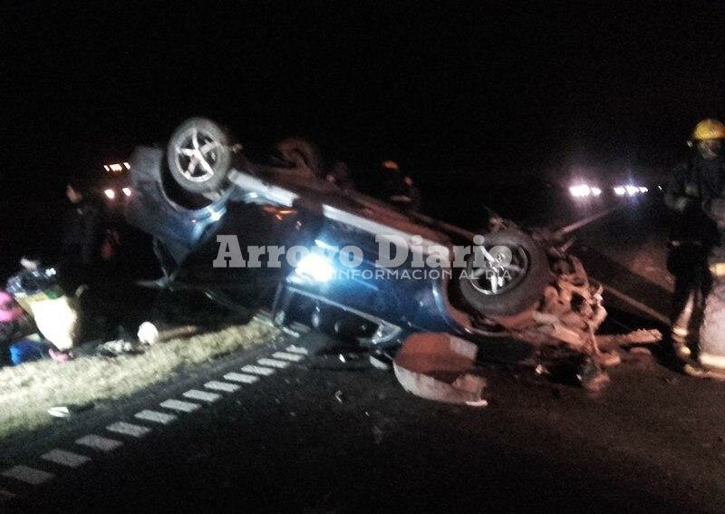 Imagen de Vuelco de un autom?vil sobre autopista