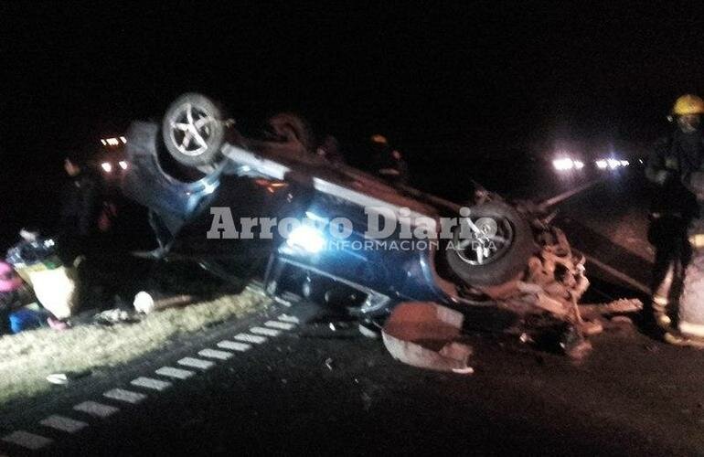 Imagen de Vuelco de un autom?vil sobre autopista