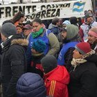 Los manifestantes frente al supermercado Libertad. Foto: Rosario 3