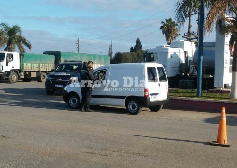 En uno de los ingresos. En el d?a de la fecha estuvieron apostados sobre acceso a la autopista.