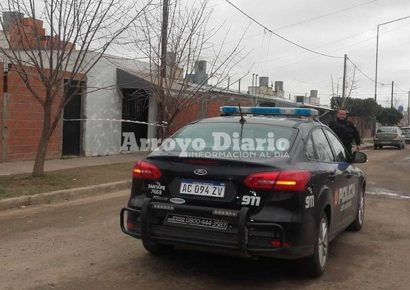 Ser?a un Peugeot. Seg?n versiones, los delincuentes se movilizaban en un auto color gris.