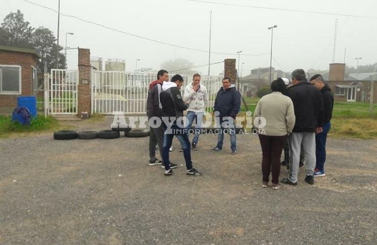 Tomaron la planta. Ante la incertidumbre de no saber qu? pasa con sus puestos laborales; decidieron acudir a las puertas de la empresa.