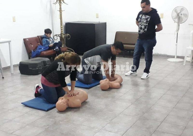 En el Centro Cultural. La clase tuvo lugar anoche en el SUM Gloria Gennai.