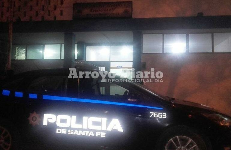 En la comisar?a. La chica junto a su mam? dejaron constancia del hecho en la sede policial local.