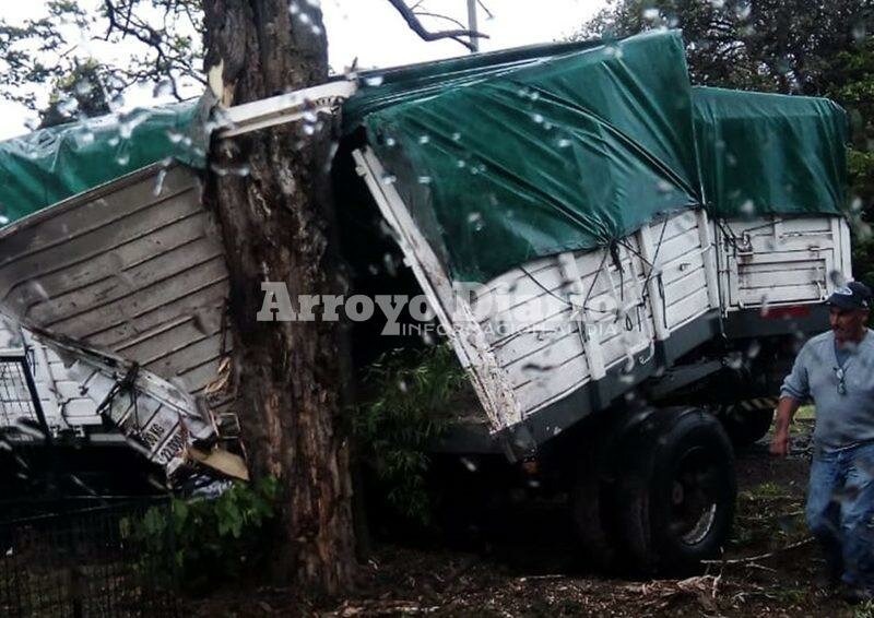 A metros del sem?foro. El accidente ocurri? a pocos metros del sem?foro ubicado en Ruta 21 y Lisandro de la Torre. Foto: Maximiliano Pascual