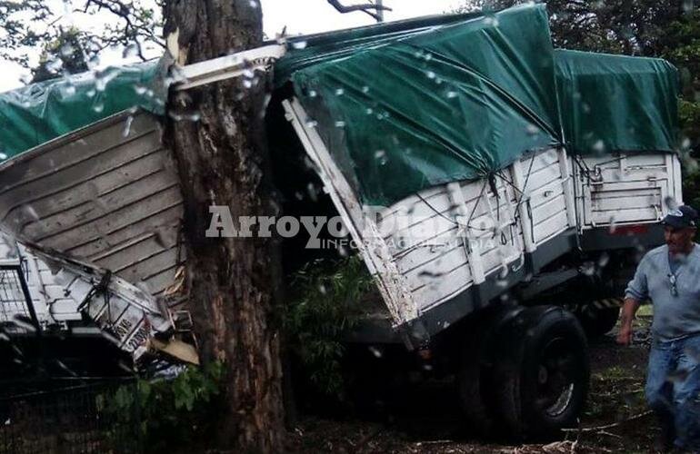 A metros del sem?foro. El accidente ocurri? a pocos metros del sem?foro ubicado en Ruta 21 y Lisandro de la Torre. Foto: Maximiliano Pascual