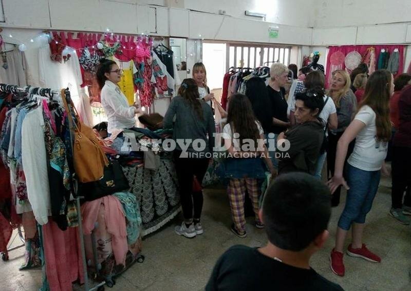 Imagen de Feria outlet en el Centro de Jubilados