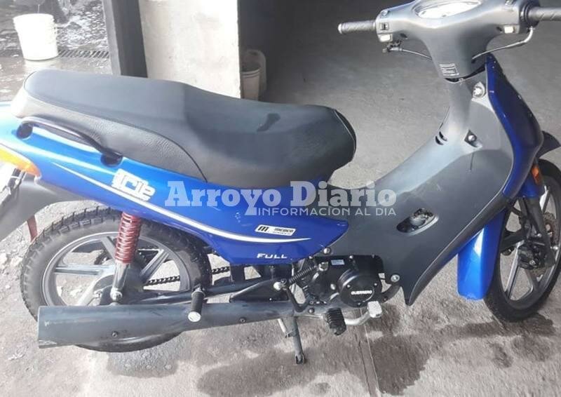 Sobre la imagen. Esta es la moto que le robaron anoche a esta joven de Arroyo Seco.