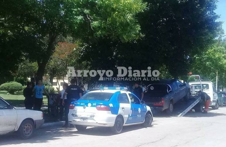 Frente a la Plaza San Mart?n. Dos m?viles policiales y una unidad de la Direcci?n de Tr?nsito estuvieron presentes en el lugar.